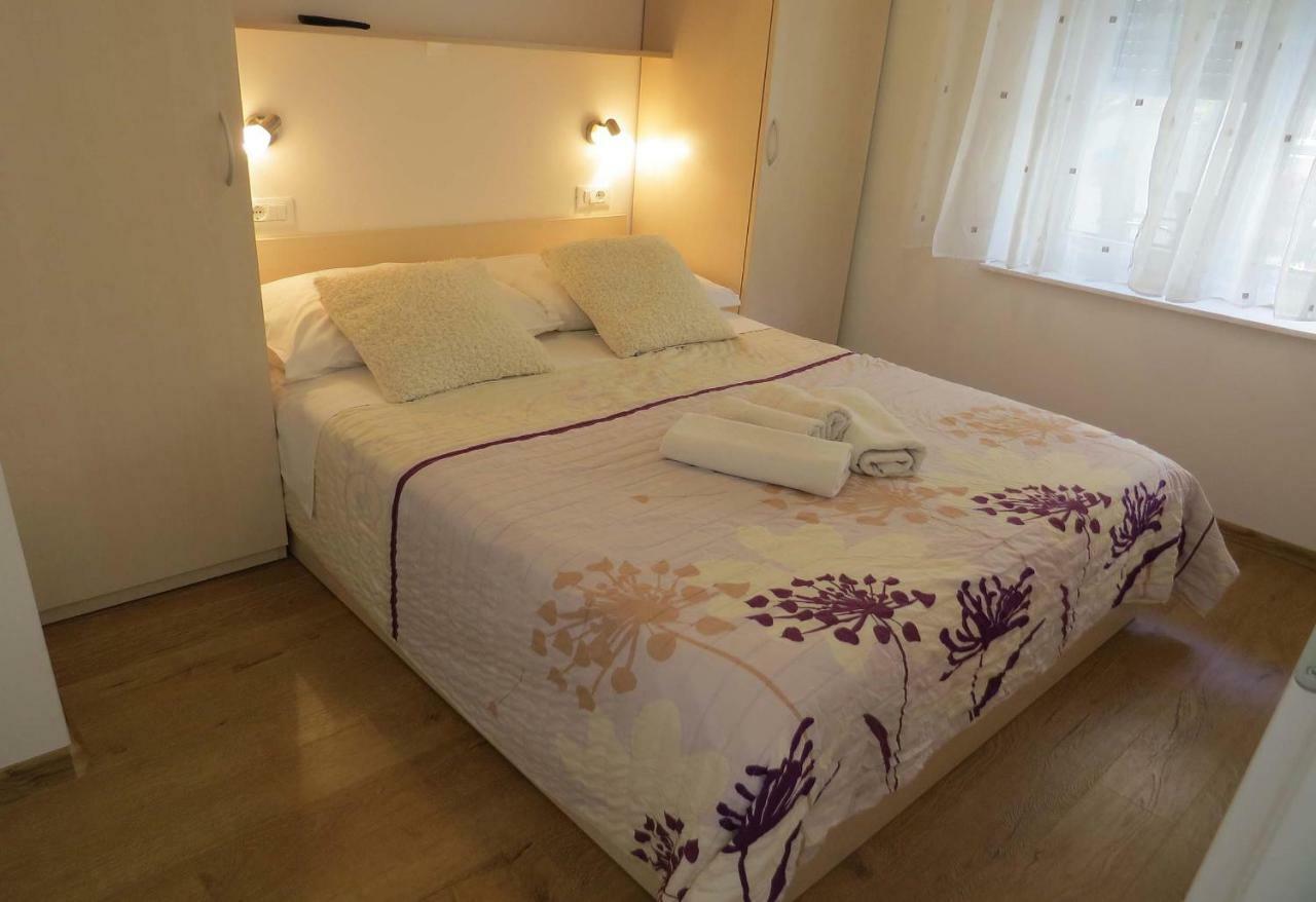 Apartman Jakir Baška Voda Exteriér fotografie